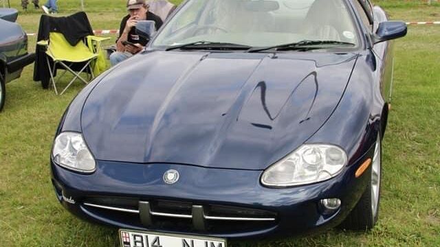 Jaguar XK8